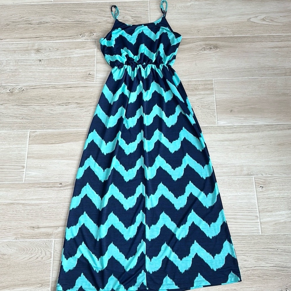 Chevron Patterned Maxi Dress - Picture 4 of 4